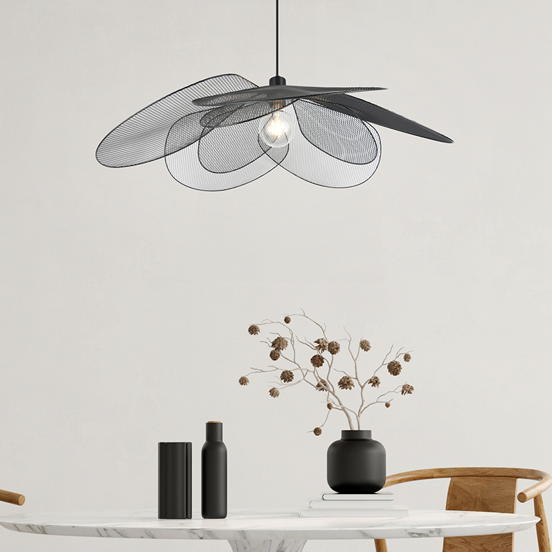 Suspension moderne noire, Lakshmi