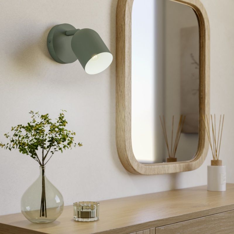 Applique murale verte en acier, Tjitte