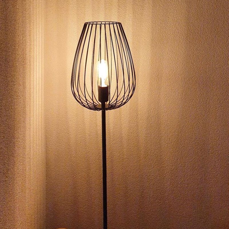 Lampadaire noir en métal, Kitana, avec interrupteur Lampadaire noir en métal, Kitana, avec interrupteur