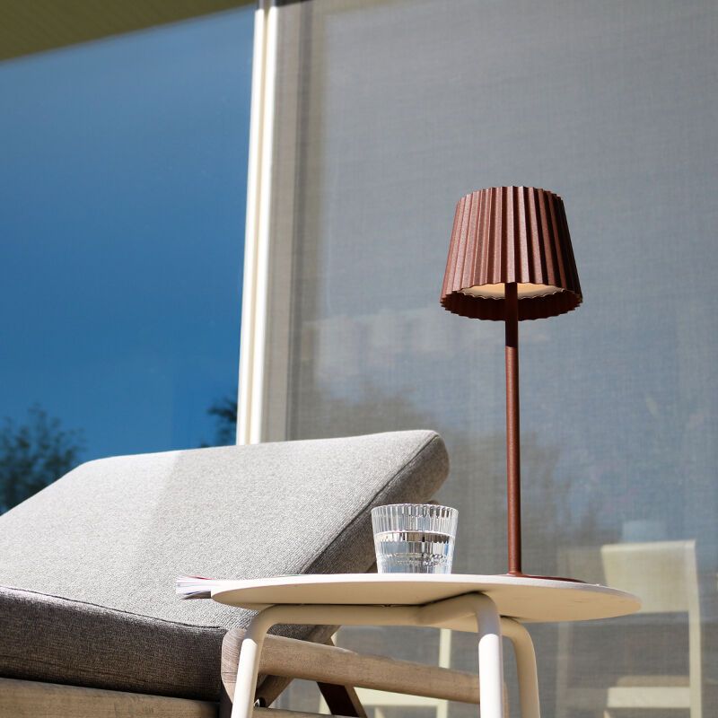 Lampe de table extérieur rustique couleur rouille, Justine, 2W, 2700K LED, IP54, avec variateur tactile Lampe de table extérieur rustique couleur rouille, Justine, 2W, 2700K LED, IP54, avec variateur tactile