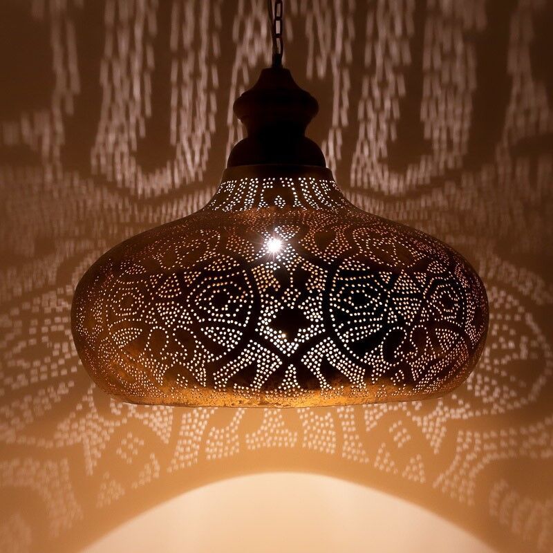 Suspension orientale dorée, Zina