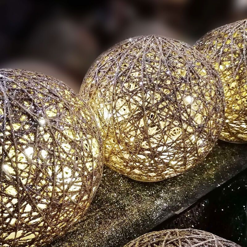 Boule de Noël 20 cm avec 30 LEDS, sur batterie Boule de Noël 20 cm avec 30 LEDS, sur batterie