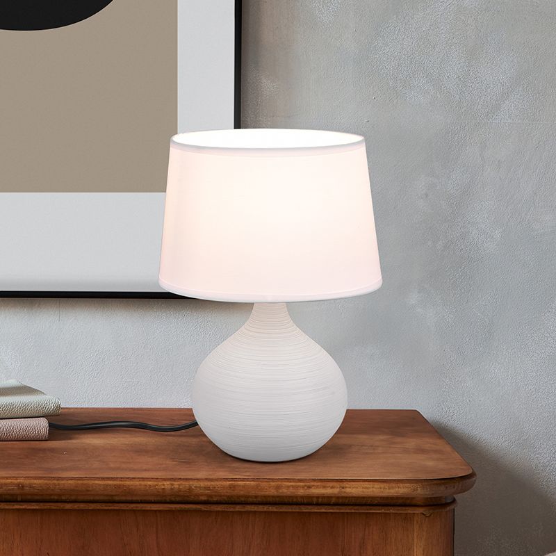 Lampe de table en céramique blanche, Yesha, avec interrupteur Lampe de table en céramique blanche, Yesha, avec interrupteur