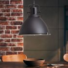 Suspension noire industrielle, Alexi
