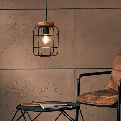 Suspension en bois noire, Taede