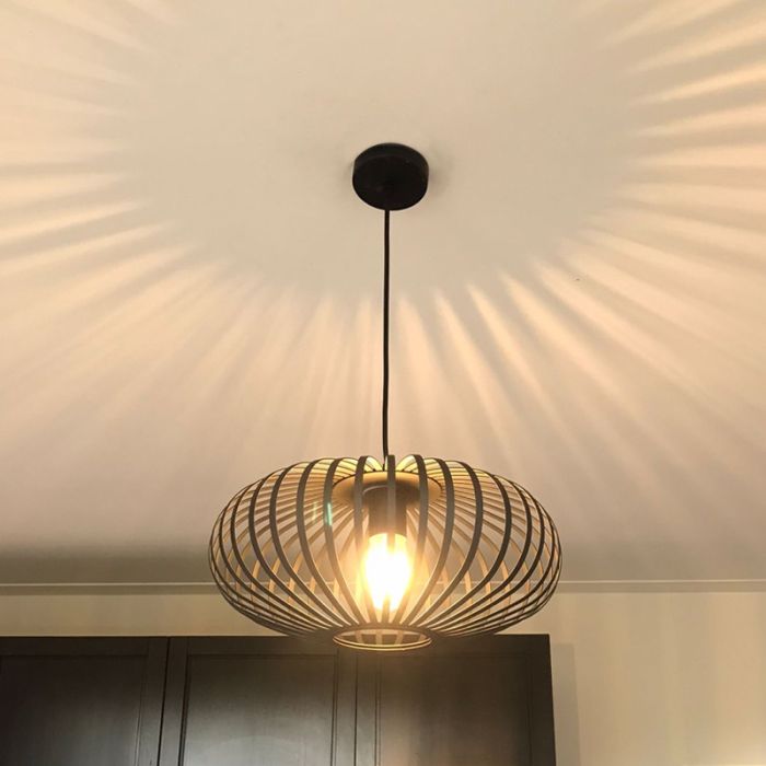 Suspension noire industrielle, Lieve