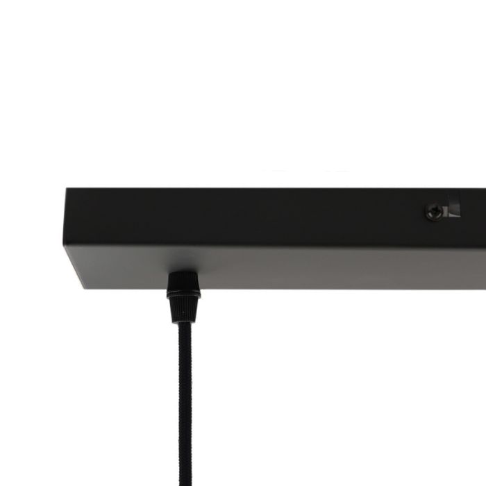 Suspension noire industrielle, Lieve