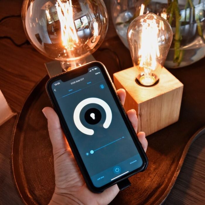 Calex ampoule LED connectée E27 ambre, 7W, 1800-3000K
