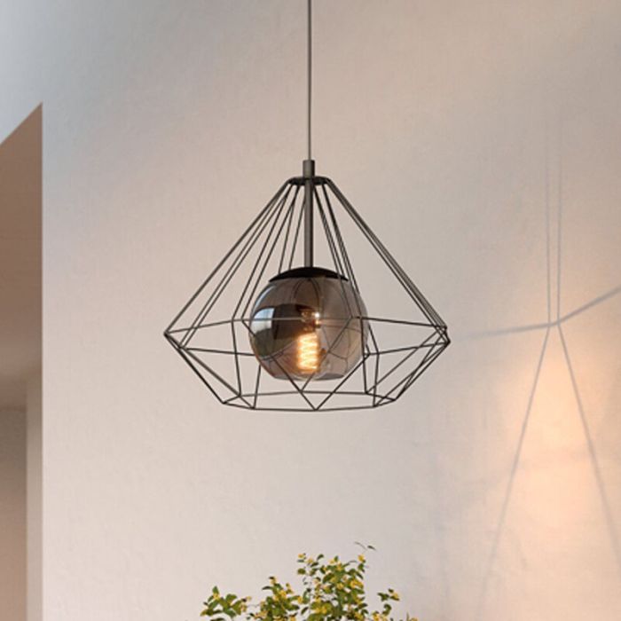 Suspension noire en acier, Yuen