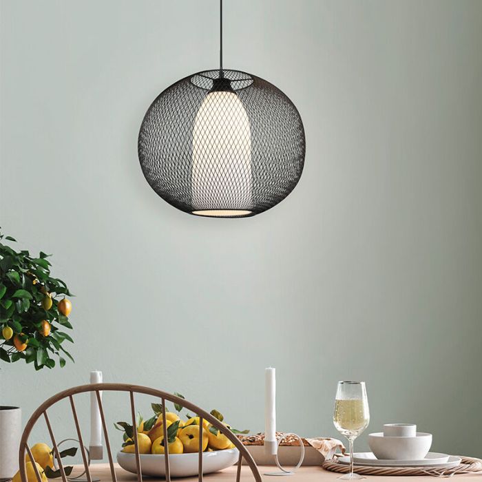 Suspension moderne noire, Mariko