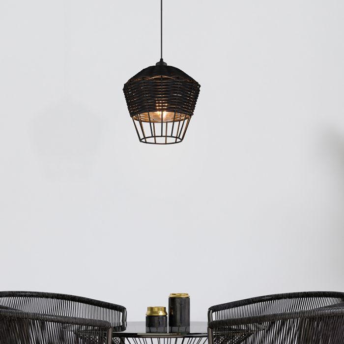 Suspension en rotin noire, Mirne